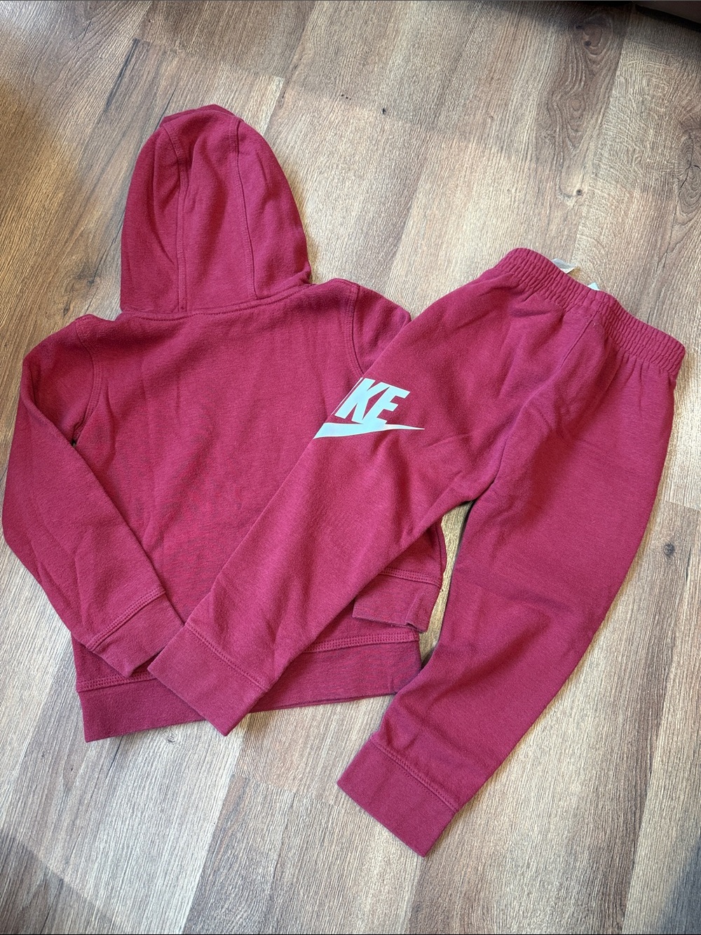 Nike Set - Picture 2 of 3